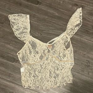 DAINTY LACE TOP